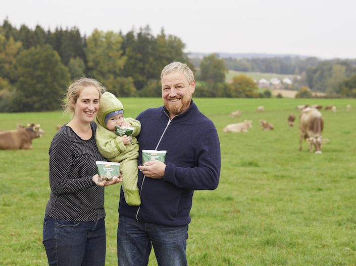 Familie Holzapfel aus Kißlingen mit "ihrem" Bio-Heumlich-Mozzarella