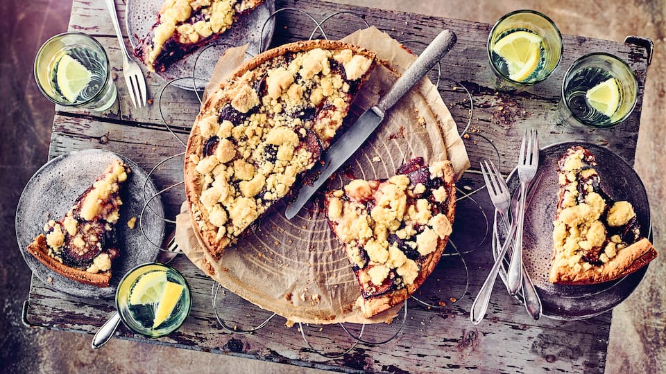 Zwetschgendatschi Wir machen aus dem klassischen Blechkuchen aus Süddeutschland einen Sommerkuchen zum Genießen!