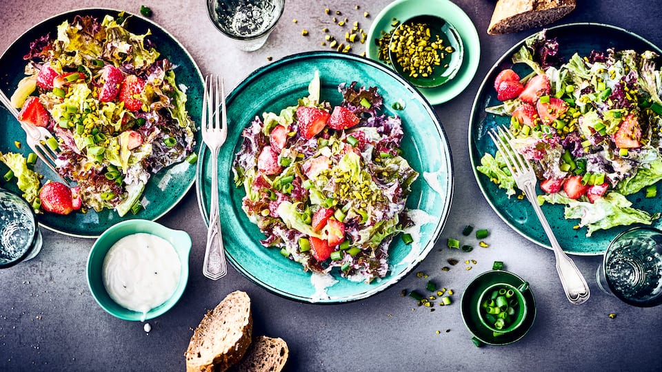 Blattsalat mit Erdbeeren Blattsalat mit Erdbeeren
