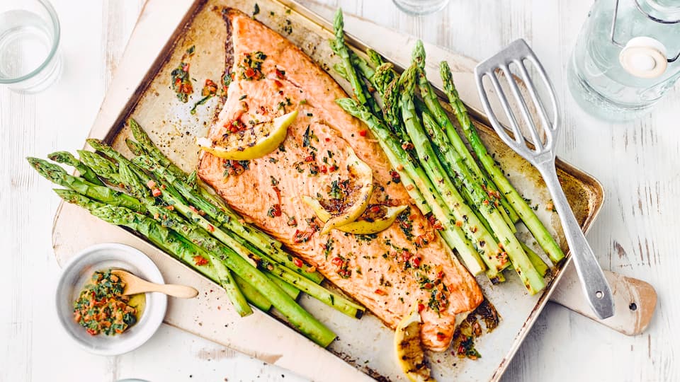 Lachs mit grünem Spargel Lachs mit grünem Spargel