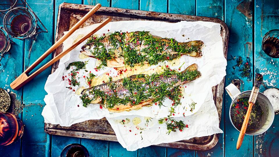 Kräuter-Marinade für Fisch Eine leckere Kräutermarinade für Fisch: Wer es gerne fruchtig mag, kann die Marinade z.B. noch mit frischem Limetten- oder Zitronensaft verfeinern.
